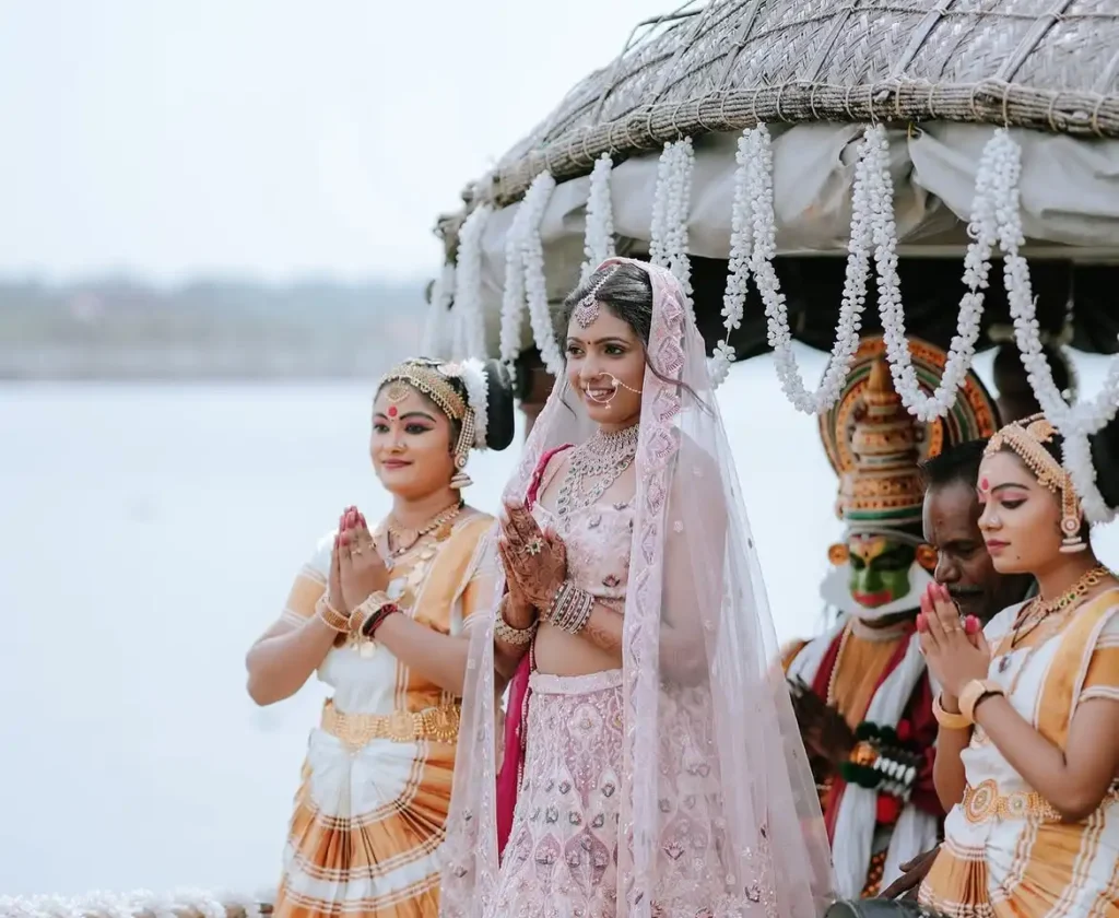 wedding entry ideas : Boat or Shikara Entry