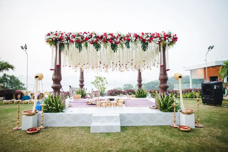 outdoor wedding stage decorations in Kerala