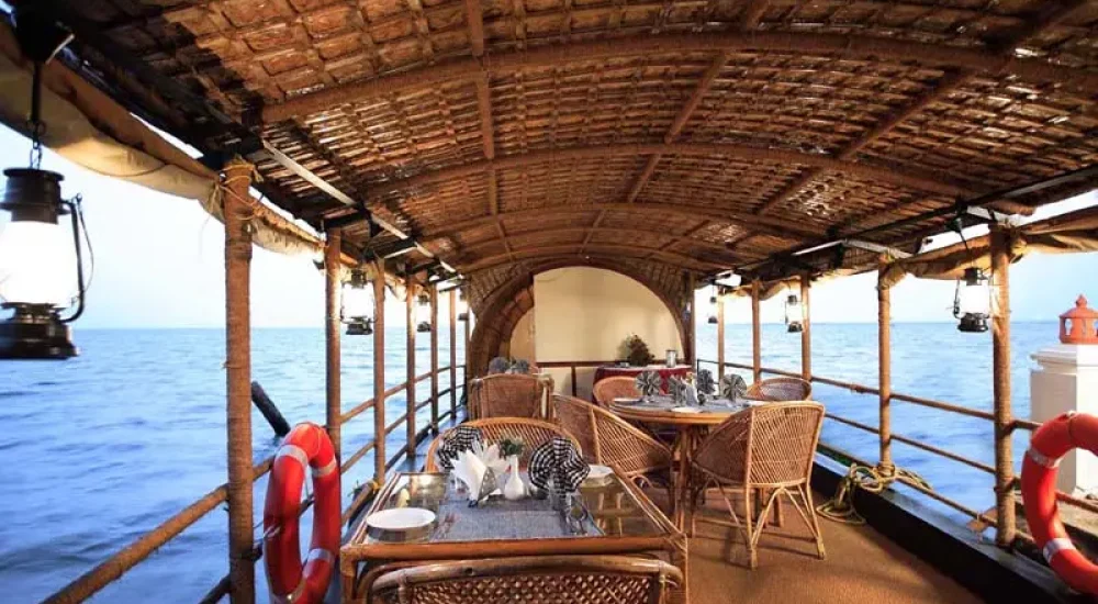 cocobay-resort-in-kumarakom-indoorwedding