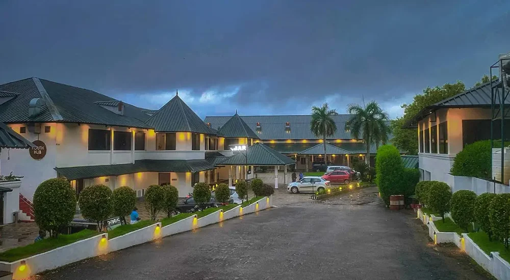 Contour Backwaters Hotel Resort in Changanassery, Kottayam For Wedding