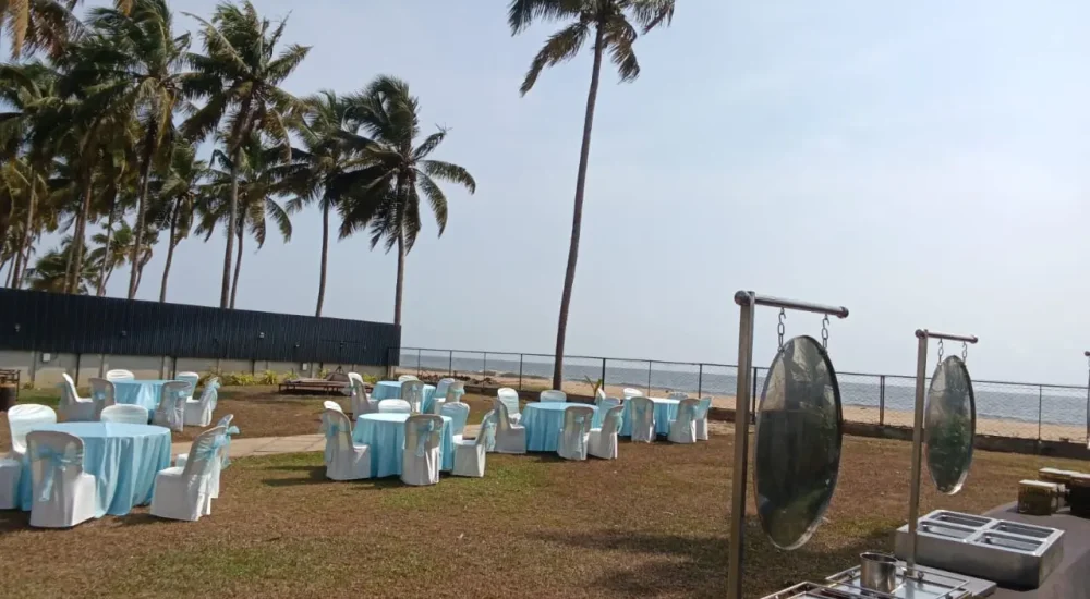 Ocean-facing event lawn setup with outdoor catering facilities at Deja Blu.