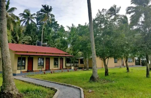 Lake Vechoor Villas open lawn In Vechoor, Kottayam outdoor for wedding