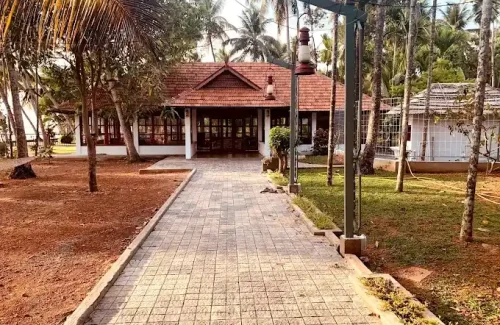 Kallanchery Retreat in Kumbalangi, Kochi for wedding