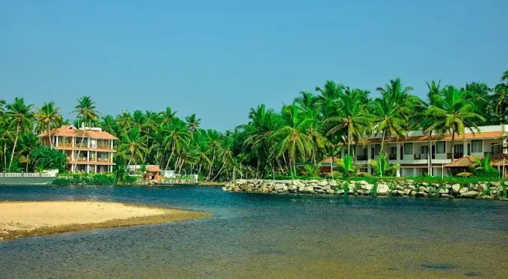 Destination wedding veneus Lake and Beach Ayurvedic Resort in Kumarakam For Wedding