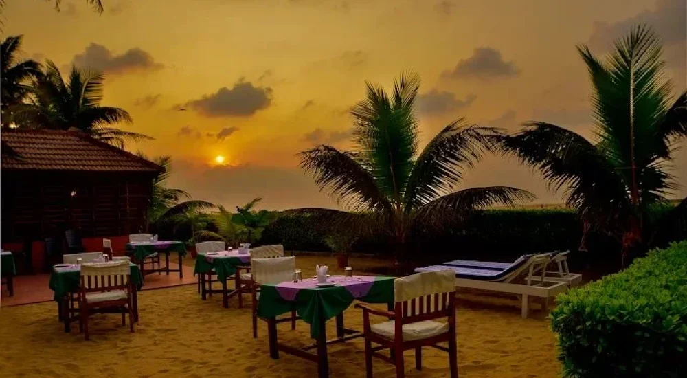 Destination wedding veneus Lake and Beach Ayurvedic Resort in Kumarakam For Wedding