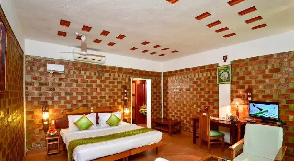 Destination wedding veneus Lake and Beach Ayurvedic Resort in Kumarakam For Wedding