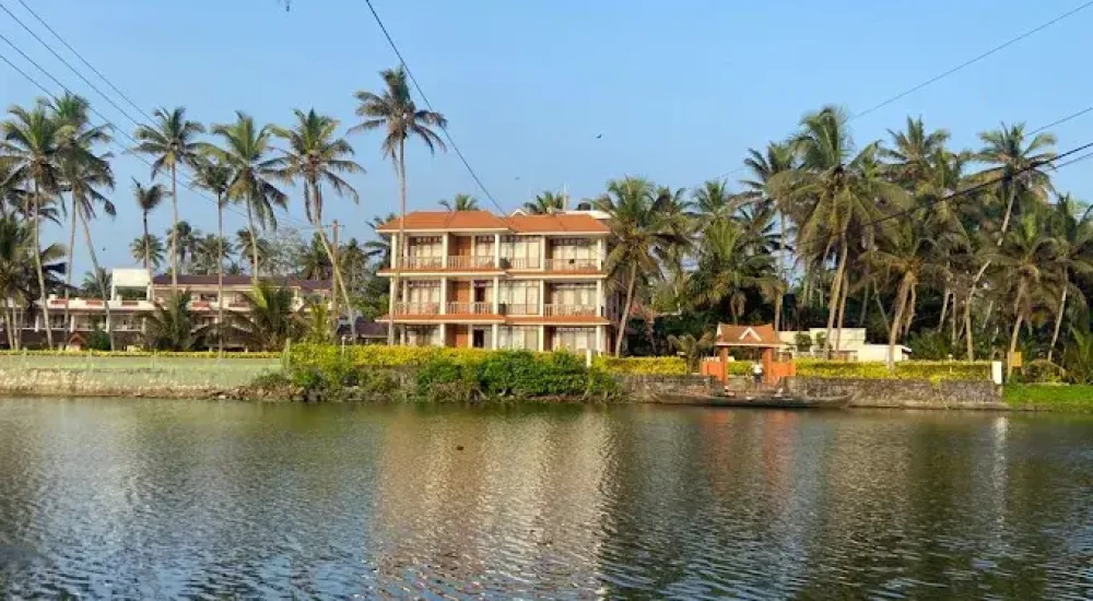 Destination wedding veneus Lake and Beach Ayurvedic Resort in Kumarakam For Wedding