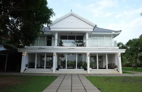 Riveria Portico by ohstayz in Manjaly, Kochi outdoor for wedding