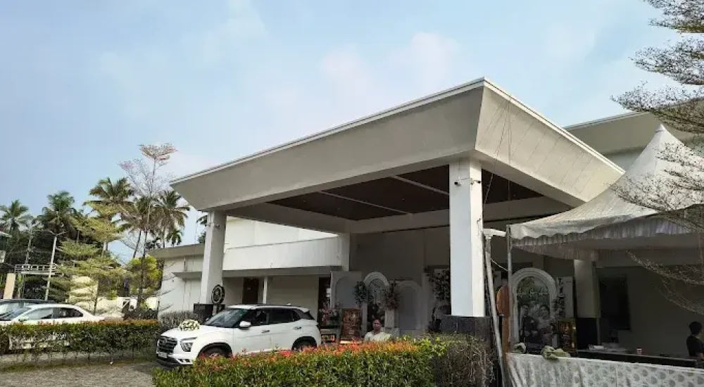 Star Convention Centre in Manjapra, Kochi for wedding