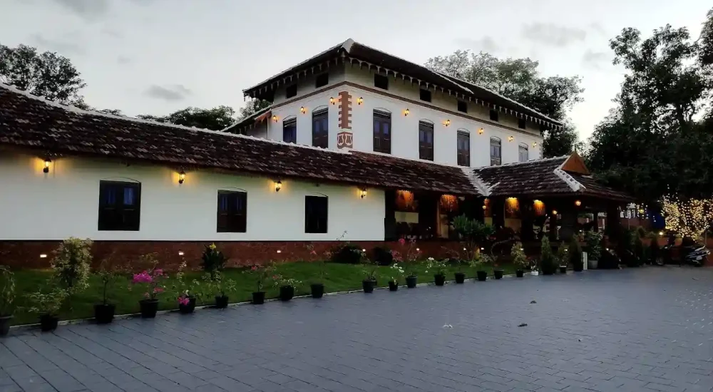 CHITHRAPURI Heritage Hotel in Alathur, Palakad for traditional Wedding