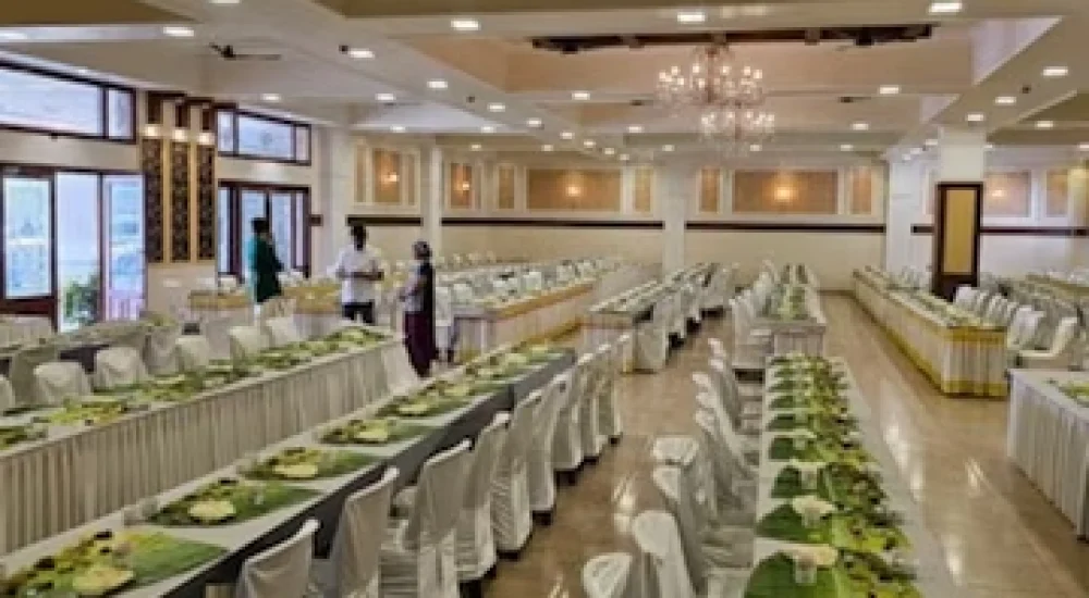 Hitech Auditorium in Pirayiri, Palakkad indoor for wedding