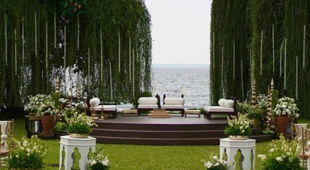 hotel lake song kumarakom stage decor at lawn area