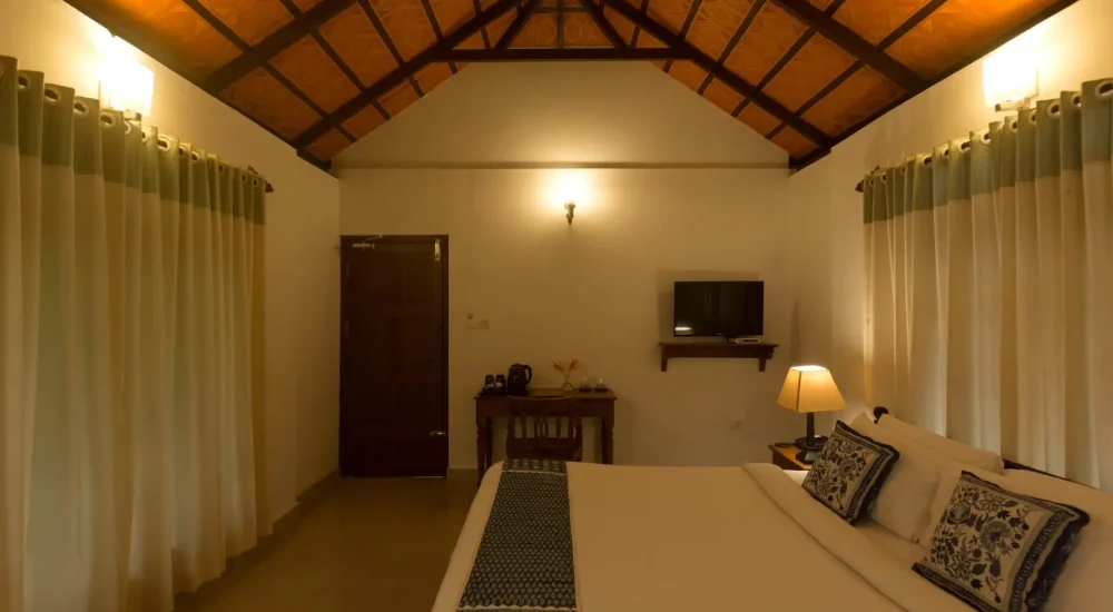 Palm Grove Lake Resort indoor for wedding