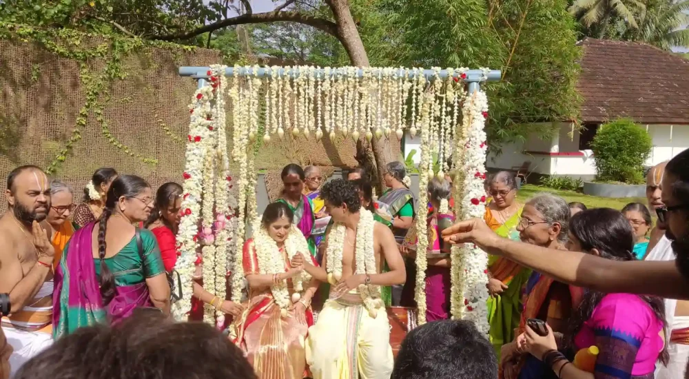 Outdoor Brahmin wedding ritual and mandap decor managed by Melodia Event Management at Kumarakom Tharavadu