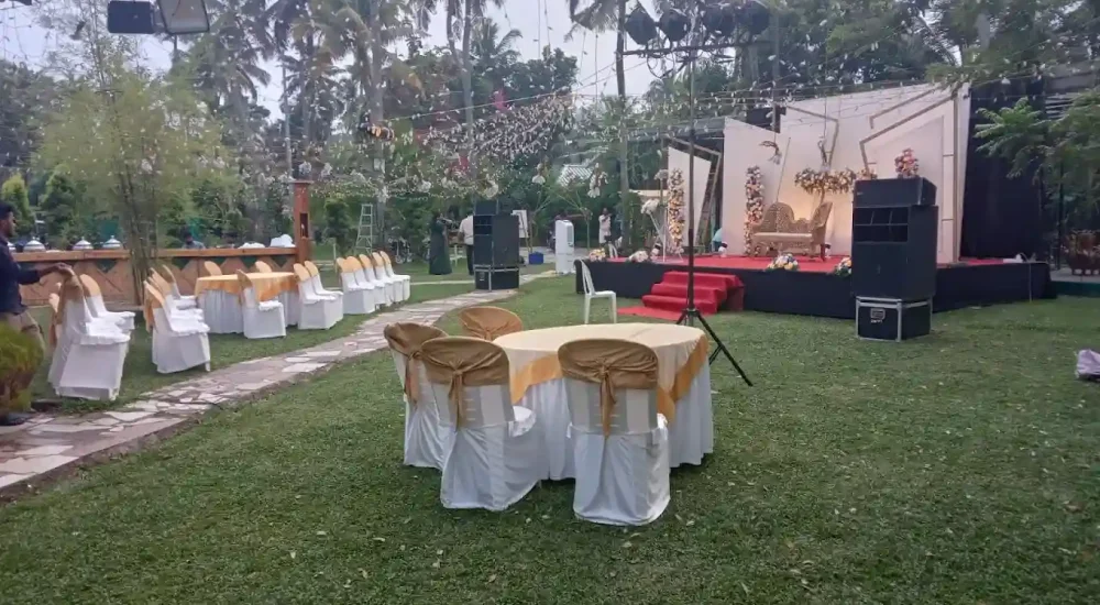 MIA RIAAN LAKE VIEW RESORT in Nettoor, Maradu, Ernakulam for Outdoor Wedding