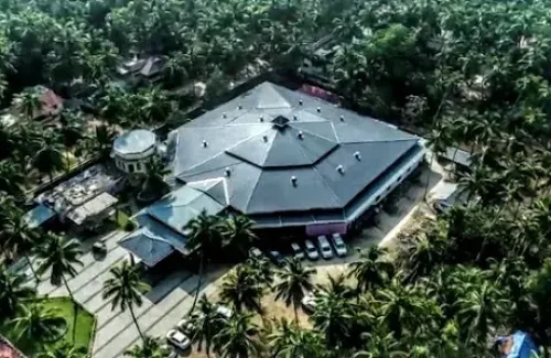 Aerial helicam view of Namas International Convention Centre, showcasing the sprawling single-floor building layout and extensive 30,000 sq. ft. structure in Thrissur.