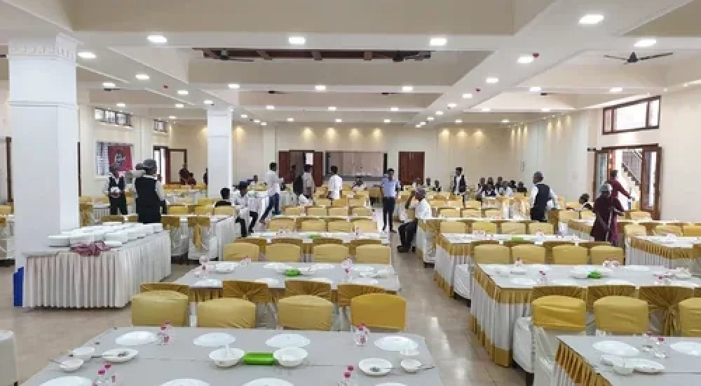 Hitech Auditorium in Pirayiri, Palakkad indoor for wedding
