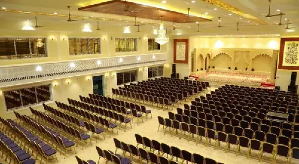 Hitech Auditorium in Pirayiri, Palakkad indoor for wedding