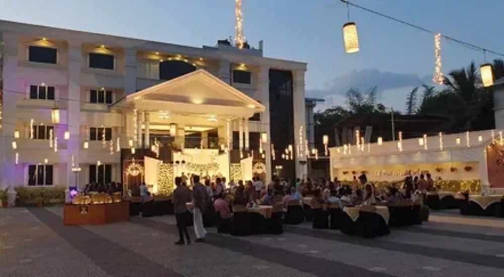 Hitech Auditorium in Pirayiri, Palakkad outdoor for wedding