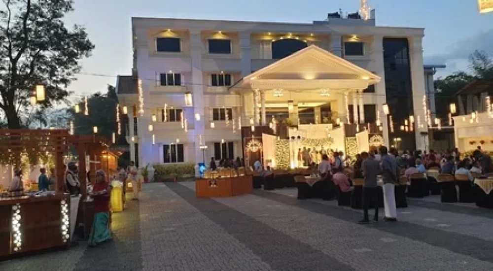 Hitech Auditorium in Pirayiri, Palakkad outdoor for wedding