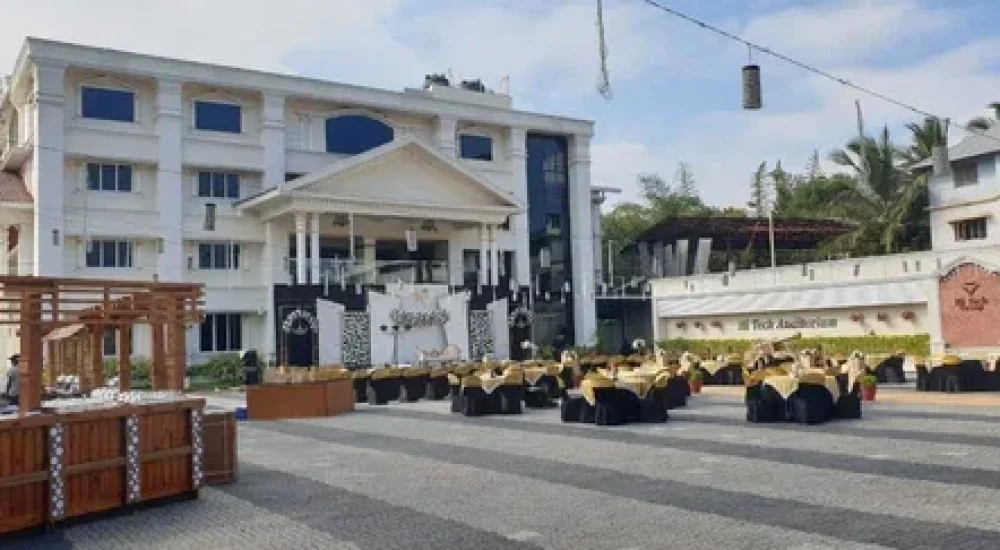 Hitech Auditorium in Pirayiri, Palakkad outdoor for wedding