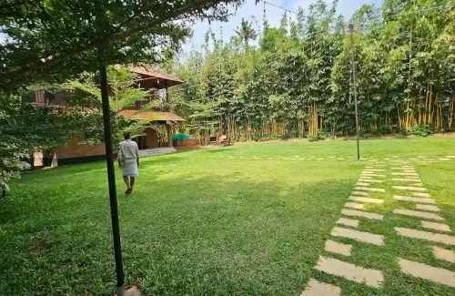 Pariyadan's Royal Garden for outdoor wedding