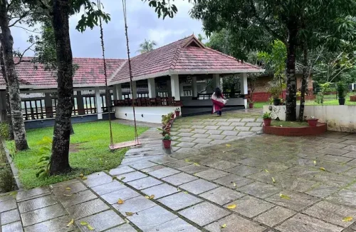 KR Thekkedathu Mana In Kunnamkulam, Thrissur For Destination Wedding